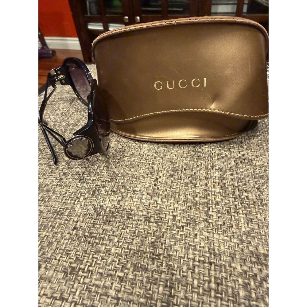 Authentic Vintage Gucci sunglasses in original case. - Picture 2 of 7